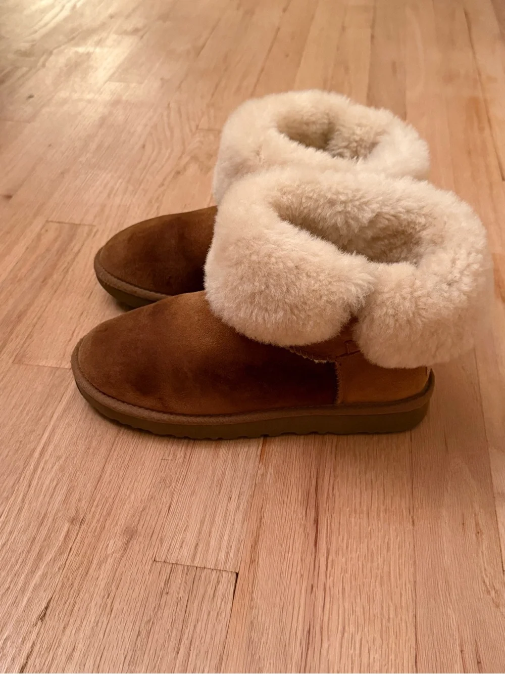 UGG Classic Short II Chestnut Sheepskin Boots Women’s Size 10 EU 41
